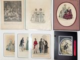 de nombreuses photos de personnes accrochées au mur