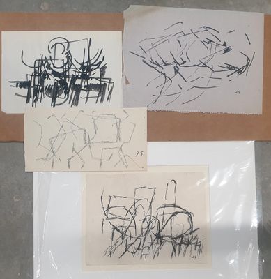 trois dessins sur une feuille de papier posée sur une table
