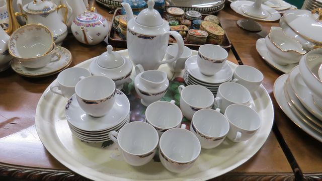 Service à café en porcelaine Polonaise 12 tasses et sous tasses, ...