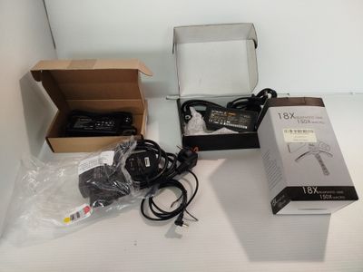 une boîte contenant du matériel électronique