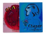 deux tableaux représentant une femme et un homme sur fond bleu