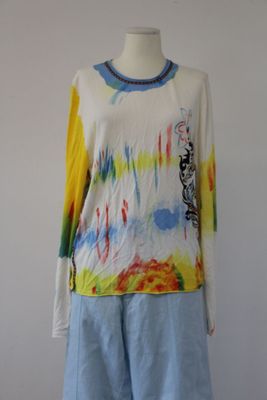 a picture of a woman ' s shirt and shorts on a mannequin