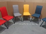 several chairs are lined up in a circle in a room