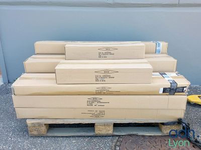 Lot de 84 stores vénitiens - MADECO - Dimensions : 60x175 et…