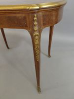 Table écritoire de forme rognon en bois de placage à décor d… (photo 6)
