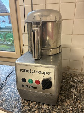 Robot coupe R3 Plus. Frais en sus 14.28%. TVA Récupérable. Pas d’...