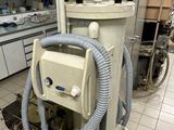 une machine qui se trouve au milieu d'une cuisine