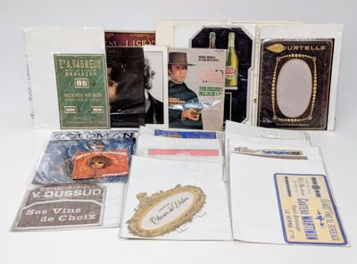 Une caisse accueillant 6 disques vynils (Johnny, Claude Fran…