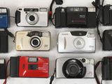 de nombreux modèles d'appareils photo numériques posés sur la table