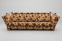 Maison SCHWARTZ, Paris. Grand canapé garni de tissu à décor …