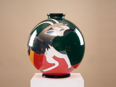 LONGWY "Capricorne" Vase boule coloniale en faïence émaillée…