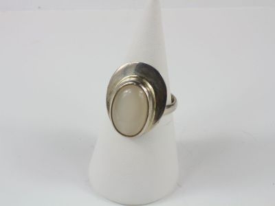 sterling silver ring with mother of pearl in center