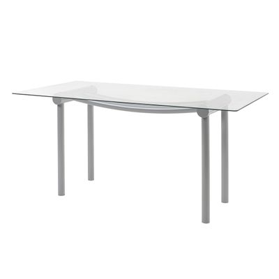 La table a un plateau en verre et des pieds en métal.