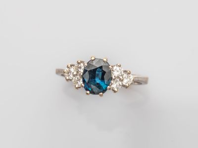 Bague à trois pierres en saphir et diamant