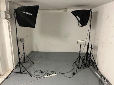a room that has a lot of lighting equipment in it