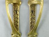 paire de poignées de porte anciennes en laiton, au motif égyptien
