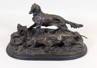 statue en bronze représentant un chien et deux chiens dans un champ
