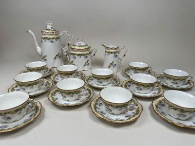 many cups and saucers that are sitting on the table