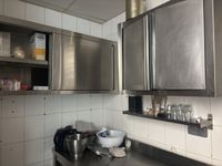 Trois meubles hauts en inox (photo 2)