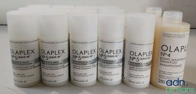 six flacons d'Olaplex sont alignés sur un comptoir
