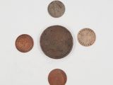 several coins are arranged in a circle on a white surface