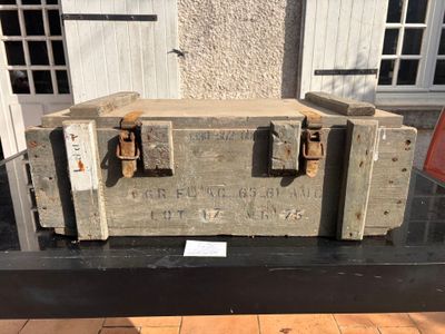 Ancienne caisse Militaire, dimensions exterieur: Largeur 68 …