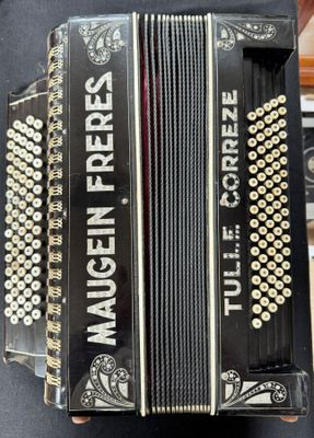 Accordéon MAUGEIN à Tulle : Chromatique, 5 rangs, 80 basses.…