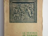 un vieux livre avec l'image d'un homme sur un cheval