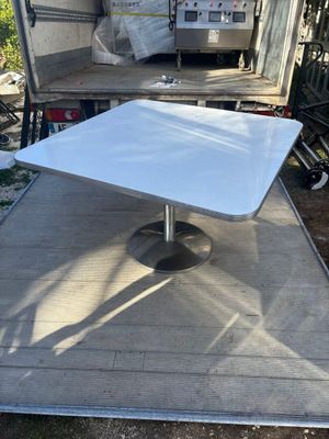 a white table that is sitting in the back of a truck