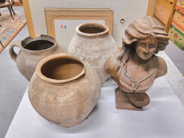 Lot de 1 pichet et 2 vases anciens en grès (accidents et manques)...
