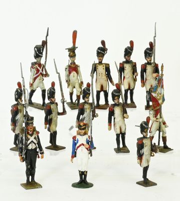 a lot of toy soldiers that are standing in a line