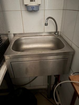 L2 : Lave-main à poussoir en inox