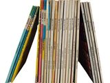 une pile de livres empilés les uns sur les autres