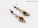 paire de boucles d'oreilles anciennes ornées de grenats
