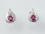 une paire de boucles d'oreilles en rubis et diamants