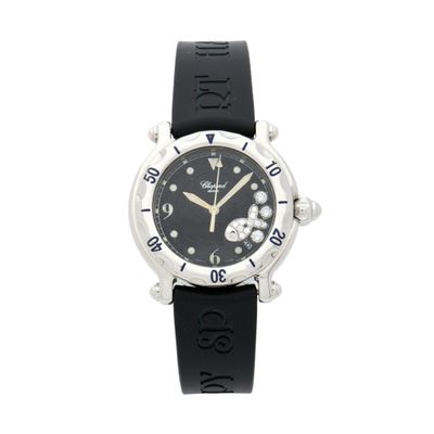 une image d'un gros plan d'une montre-bracelet sur un fond blanc