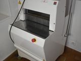 une machine qui se trouve dans le coin d'une pièce