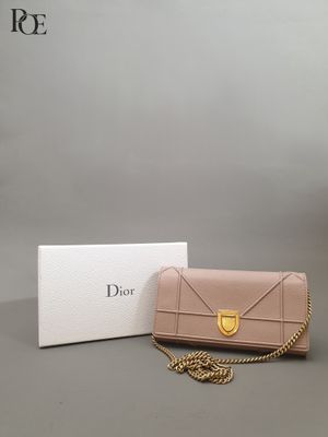 CHRISTIAN DIOR, Modèle "DIORAMA", Sac en cuir grainé rose po…