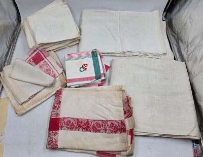 637 / CH-ENT / Lot de diverses nappes et serviettes en …
