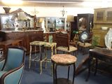 many chairs and tables in this room with a clock on the wall