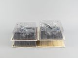 deux boîtes en plastique contenant divers objets