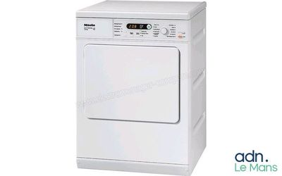 une machine à laver blanche posée sur un sèche-linge blanc