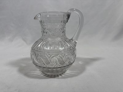 BACCARAT, attribué à, broc en cristal moulé à décor de godro…