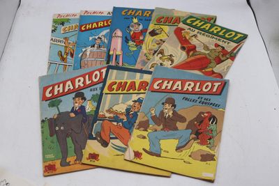 Plusieurs bandes dessinées sont posées sur une table, dans une boîte.