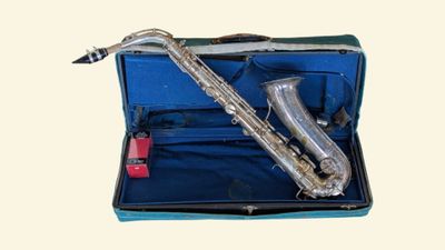 Saxophone alto en métal argenté de marque ANDRIEU FRERES sit…