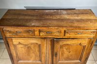 Buffet à hauteur d'appui en noyer, ouvrant par deux portes e… (photo 2)