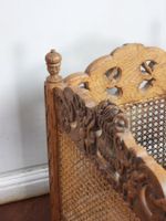 PANETIERE en bois naturel mouluré et sculpté à décor de fleu… (photo 6)