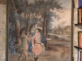 une image d'un tableau sur le mur d'une pièce