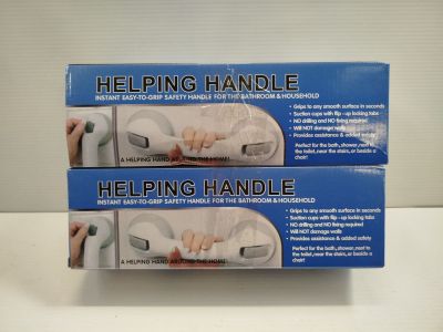 deux boîtes « Help Handle » posées sur une table blanche, sur fond blanc