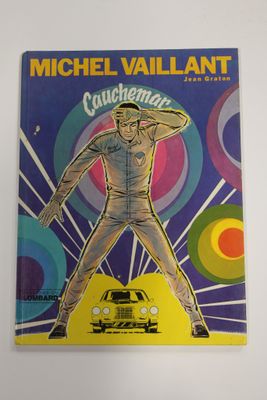 la couverture d'une bande dessinée sur laquelle figure un homme debout sur le toit d'une voiture